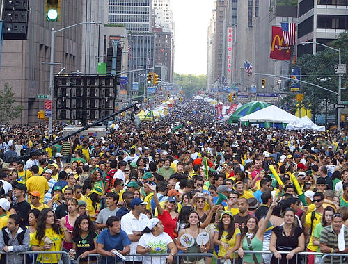 Ivete Sangalo e Cauã Reymond agitam Brazilian Day em NY