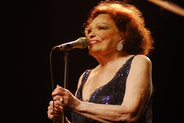 Bibi Ferreira canta Sinatra no Teatro Serrador