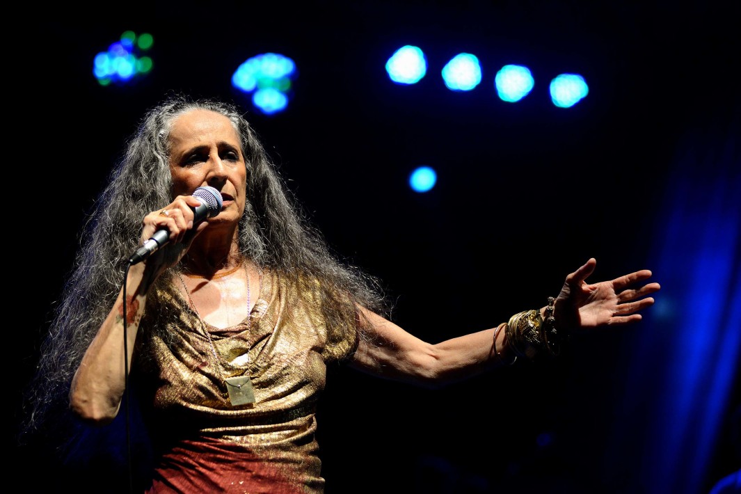 Maria Bethânia traz show de sucessos a São Paulo