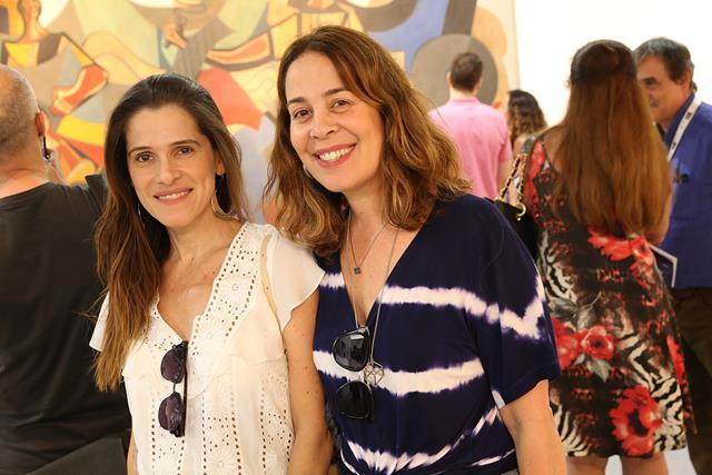 Ingrid Guimarães confere as novidades na abertura da ArtRio