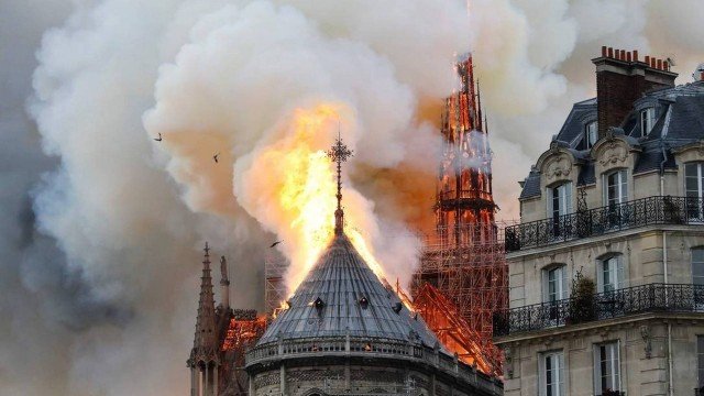 O fogo em Notre Dame e as promessas do batismo