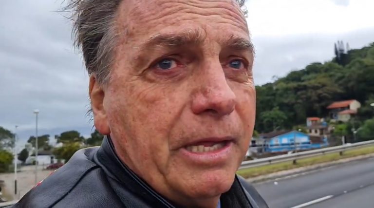 Roberto Carlos está tiririca da vida com vídeo pró Bolsonaro