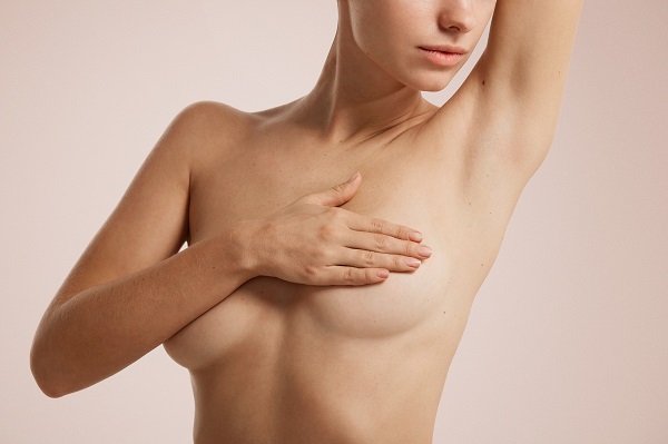 Outubro Rosa: mitos e verdades sobre silicone e câncer de mama