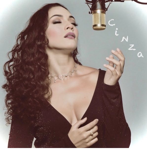 Eve Cosendey lança Cinza, single com feat da violinista Daiana Mazza