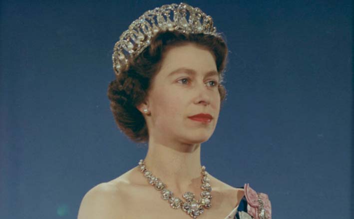 Sua Majestade a Rainha Elizabeth  II
