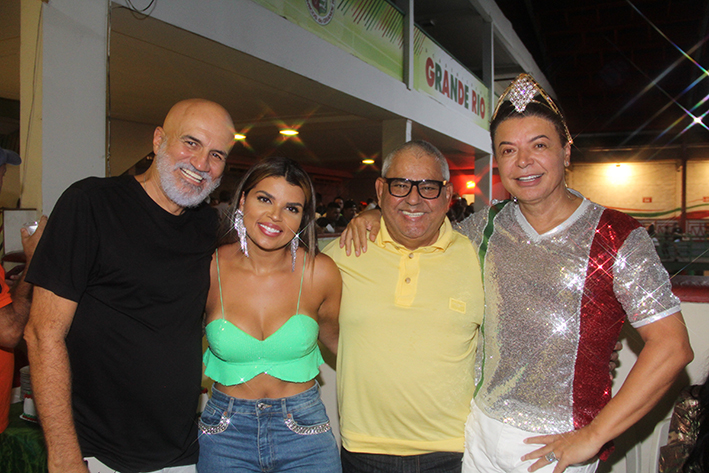Sem Paolla Oliveira, Grande Rio faz festa em Caxias