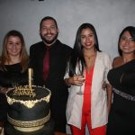 O aniversariante com as advogadas Thais Menezes, Ludmilla Alencar e a empresária Rafaelle Rodrigues